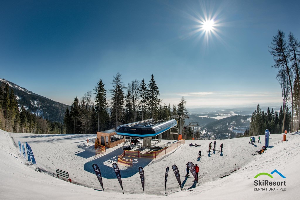SKI ARE�L �ERN� D�L V KRKONO��CH