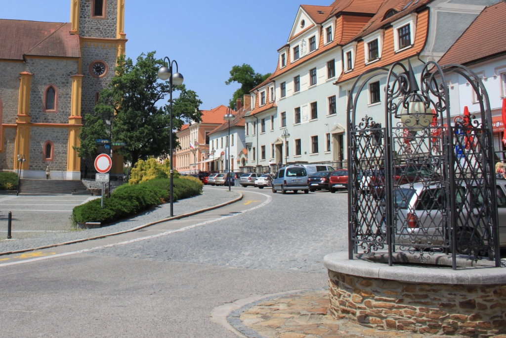 HLUBOK� NAD VLTAVOU