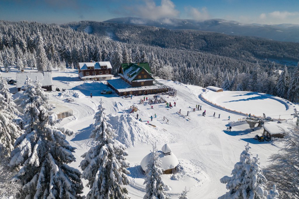 SKI AREÁL PAPRSEK U STARÉHO MĚSTA POD SNĚŽNÍKEM
