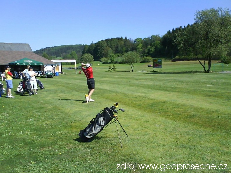 GOLF A COUNTRY CLUB PROSEN