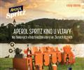 Aperol Spritz letn� kino u Vltavy ve �lut�ch l�zn�ch